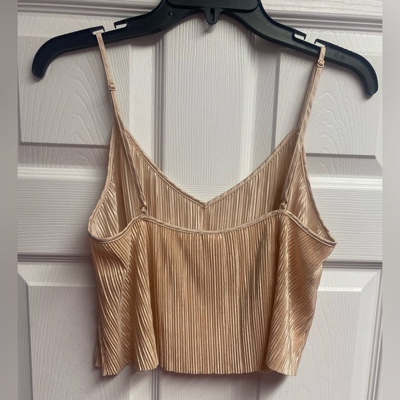 Victoria’s Secret Pleated Metallic/Shimmer Rose Gold Crop Top Size Medium - Picture 4 of 4